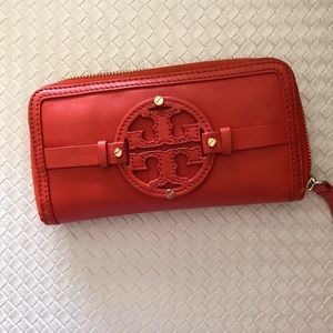 Tory burch bloody oranf wallet